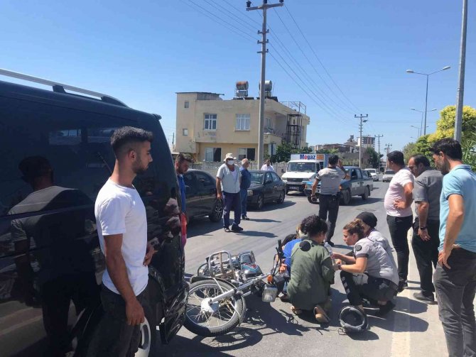 Motosiklet Kazasında Baba Ve Kızı Yaralandı