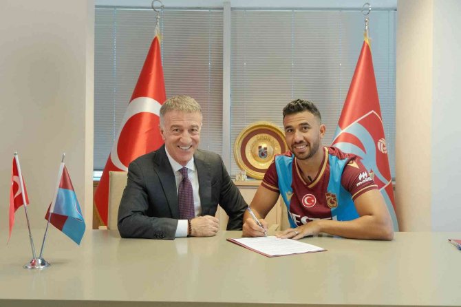 Trabzonspor Yeni Transferi Trezeguet İçin İmza Töreni Düzenledi