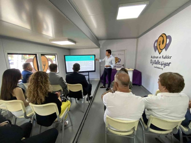 ’Restoran Ve Kafeler Dijitalleşiyor’ Projesinin Eğitim Tırı Aydın’da