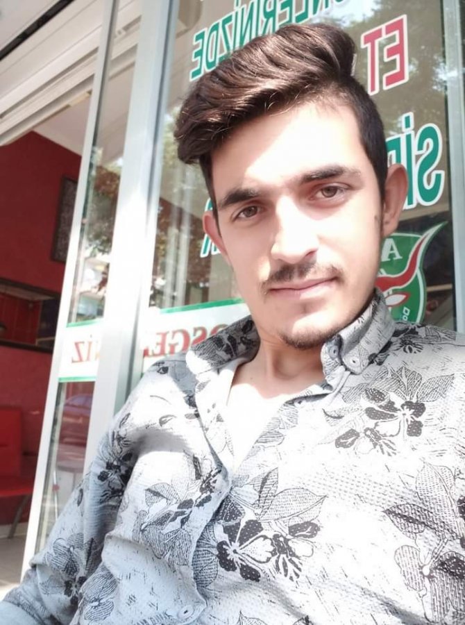 İ̇zmir’de Şarampole Devrilen Otomobilin Sürücüsü Hayatını Kaybetti