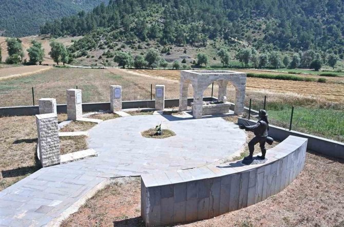 Karacaoğlan Memleketi Düziçi’nde Türkülerle Anıldı