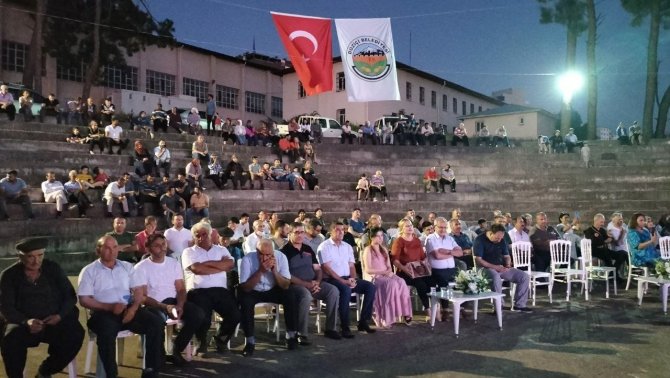 Karacaoğlan Memleketi Düziçi’nde Türkülerle Anıldı