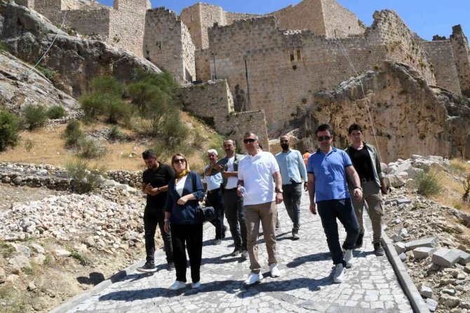Eski Kahta Kalesi’ne Cam Teras Yapıldı