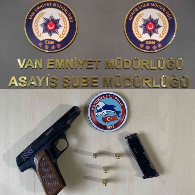 Van’da Değişik Suçlardan 19 Kişi Tutuklandı