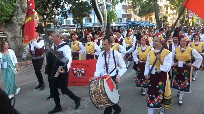 Yalova Uluslararası 2. Yürüyen Köşk Müzik Ve Dans Çocuk Festivali Başladı