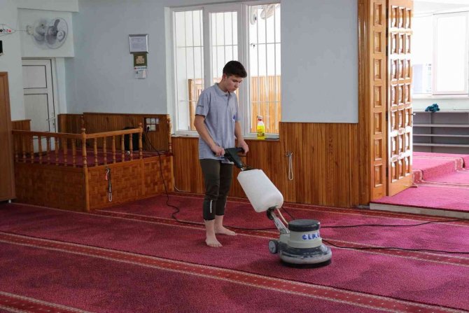 Yunusemre’de İbadethaneler Bayrama Hazırlanıyor