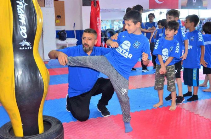 Yunusemre’de Çocuk Ve Gençler Wushu Öğreniyor