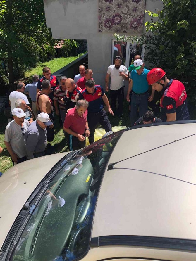 Yaşlı Adam Aracının Altında Kalarak Hayatını Kaybetti