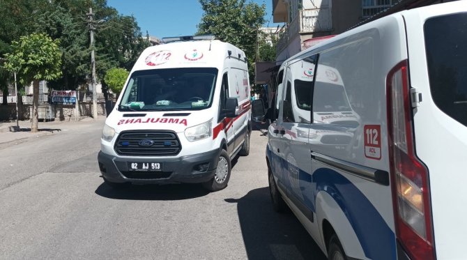 Otomobilin Çarpıp Kaçtığı Yaşlı Kadın Yaralandı