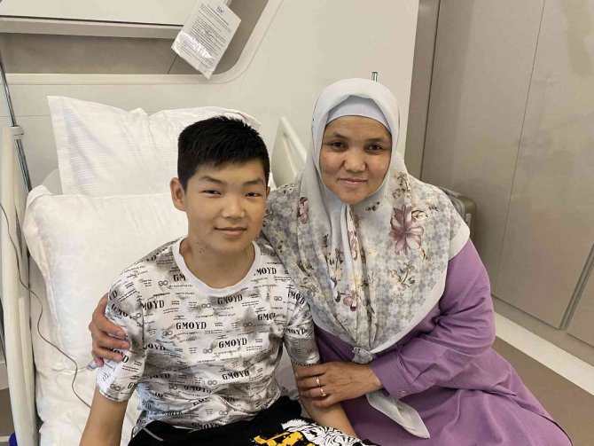 Kırgızistan’a Sempozyum İçin Giden Türk Hekim, Kalp Hastası Çocuğa Şifa Oldu