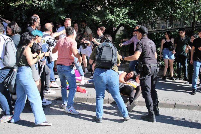 Ankara’da İzinsiz Lgbt Yürüyüşüne Polis Müdahalesi