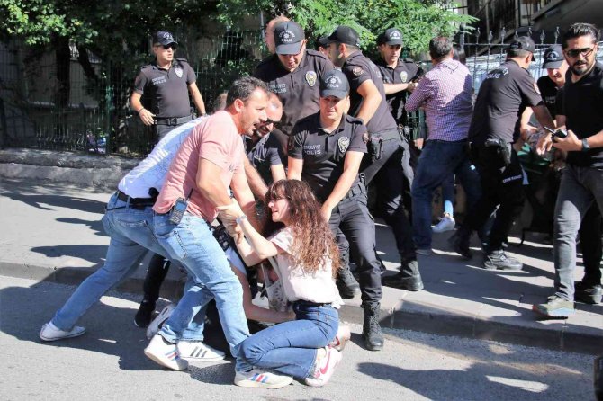 Ankara’da İzinsiz Lgbt Yürüyüşüne Polis Müdahalesi
