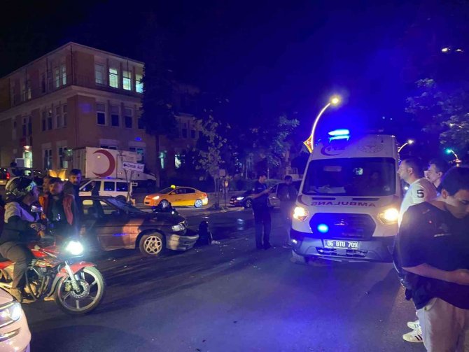 Ankara’da Motosiklet Otomobile Ok Gibi Saplandı: 2 Yaralı