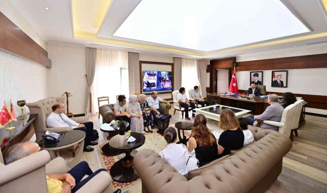 Vali Aksoy, Şampiyon Öğrencileri Ağırladı