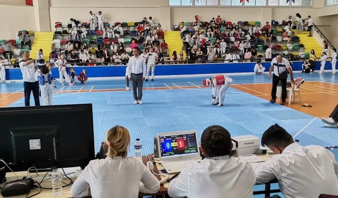 Ayvalıklı Sporcular Madalyaya Doymuyor