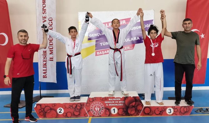 Ayvalıklı Sporcular Madalyaya Doymuyor