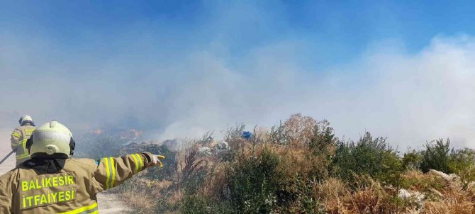 Balıkesir’de 400 Saman Balyası Kül Oldu