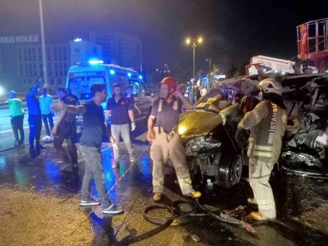Bayrampaşa’da Korkunç Kaza: 2 Kişi Hayatını Kaybetti, 5 Kişi Yaralandı