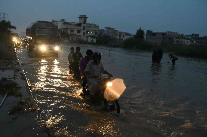 Pakistan’da Şiddetli Yağış: 7 Ölü, 20 Yaralı