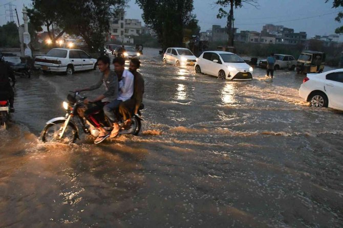 Pakistan’da Şiddetli Yağış: 7 Ölü, 20 Yaralı