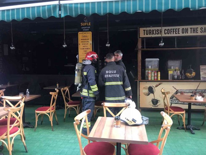 Kafeteryada Çıkan Yangın Büyümeden Söndürüldü