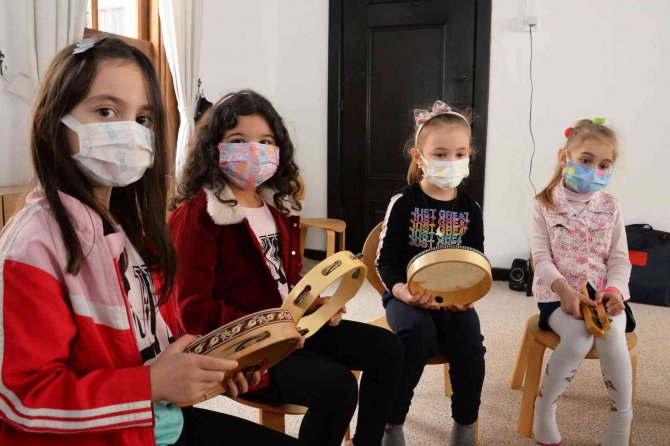 Bozüyük Belediyesi Sanatevi’nde Eğlenceli Yaz Atölyeleri Başlıyor