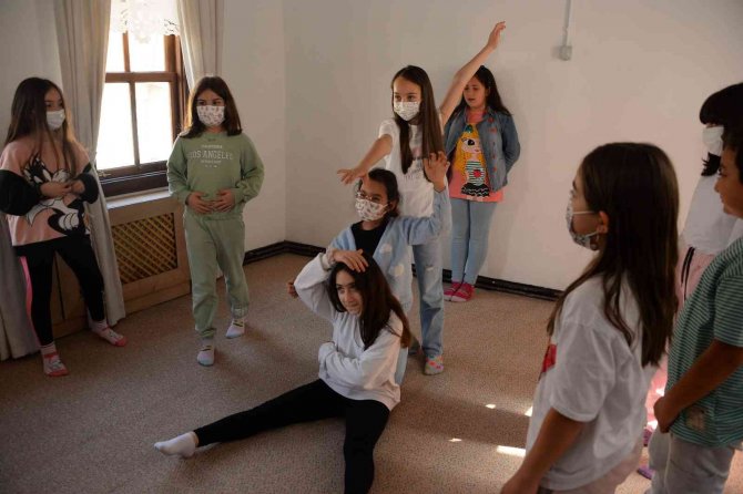 Bozüyük Belediyesi Sanatevi’nde Eğlenceli Yaz Atölyeleri Başlıyor