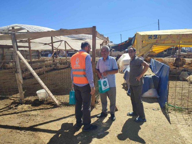 Kurban Pazarı Esnafına Hijyen Seti