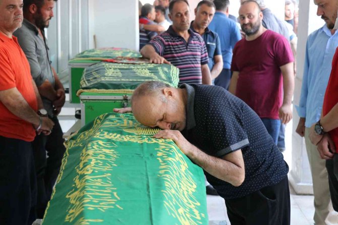 Bir Aile Kazada Yok Olmuştu, Son Yolculuklarına Uğurlandılar