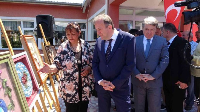 Bakan Yardımcısı Rıdvan Duran, Huzurevi Sakinlerince Hazırlanan Sergi Açılışına Katıldı