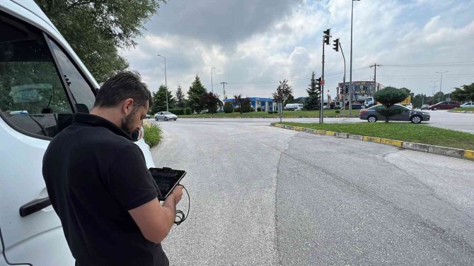 Kırmızı Işıkta Geçenler Drona Yakalandı