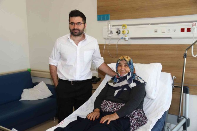 70 Yaşındaki Hasta Bu Yöntemle Sağlığına Kavuştu