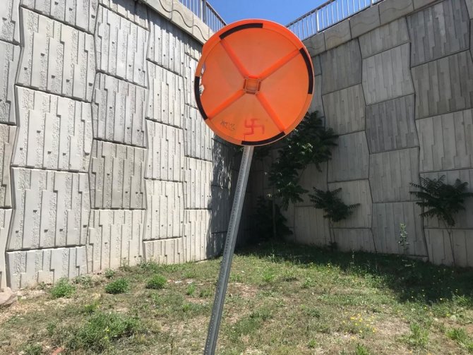 Trafik Güvenliğini Sağlayan Ayna Vandalların Hedefi Oldu