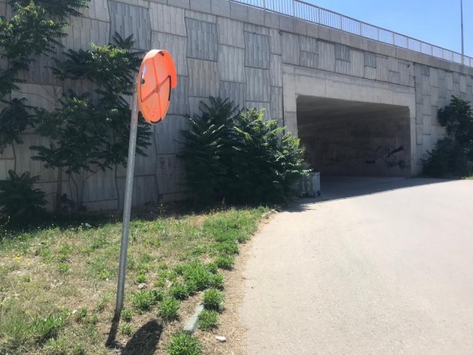 Trafik Güvenliğini Sağlayan Ayna Vandalların Hedefi Oldu