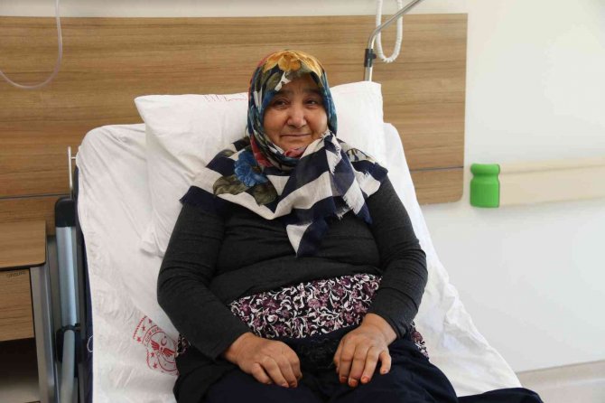 70 Yaşındaki Hasta Bu Yöntemle Sağlığına Kavuştu