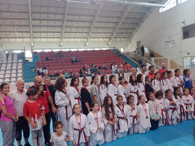 Gölcüklü 7 Karateci Türkiye Şampiyonası’nda Mücadele Edecek