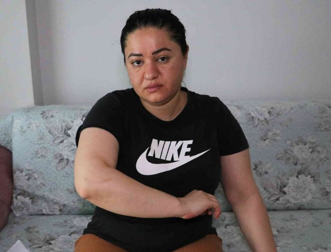 Genç Kadına Komşusundan "Oğlun Kapıyı Hızlı Kapattı" Dayağı