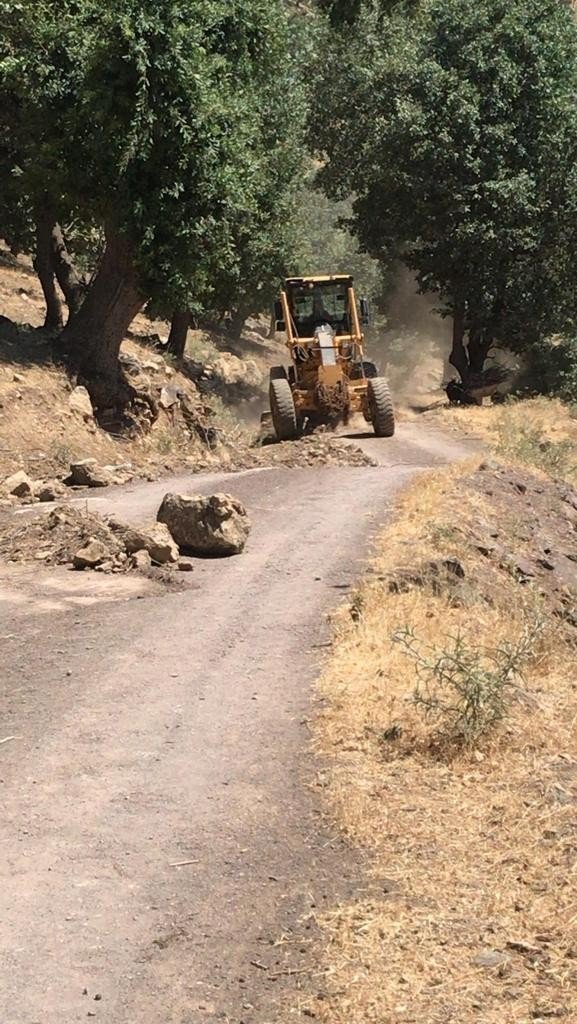 Köy Yollarında Hummalı Çalışma