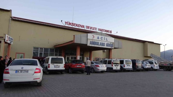 Yüksekova’da Elektrik Direğinden Düşen Kişi Hayatını Kaybetti