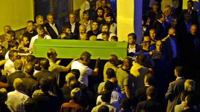 Yüksekova’da Elektrik Direğinden Düşen Kişi Hayatını Kaybetti