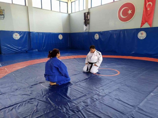 Hataylı Milli Judocu İ̇pek’in Hedefi Dünya Şampiyonluğu