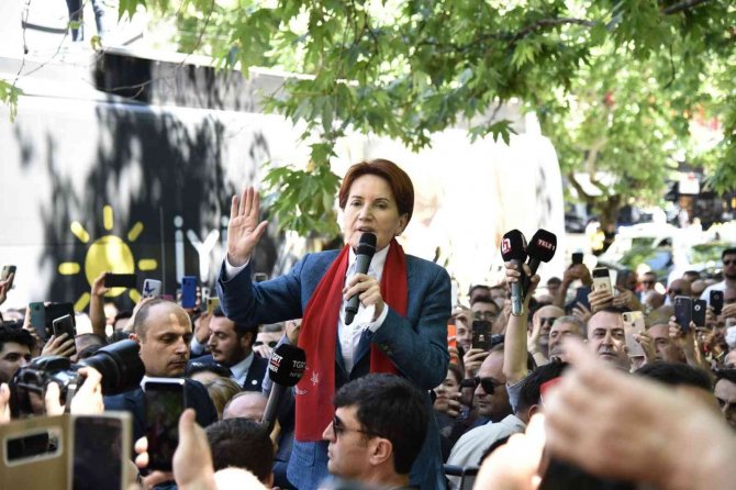 İ̇yi̇ Parti Genel Başkanı Akşener, Başkent Esnafıyla Bir Araya Geldi