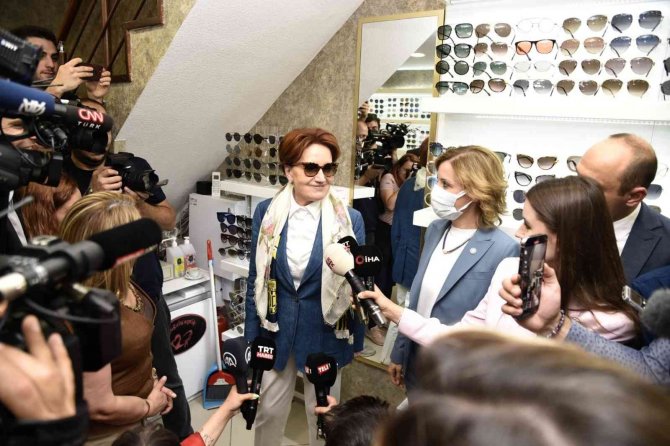 İ̇yi̇ Parti Genel Başkanı Akşener, Başkent Esnafıyla Bir Araya Geldi