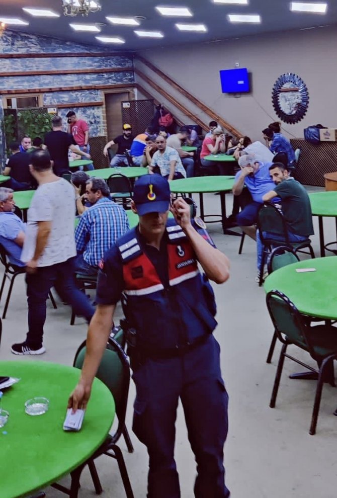İ̇zmir’de Kumar Operasyonu: 87 Kişi Suçüstü Yakalandı