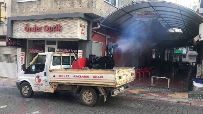 Kadirli’de Gece Gündüz Haşereyle Mücadele