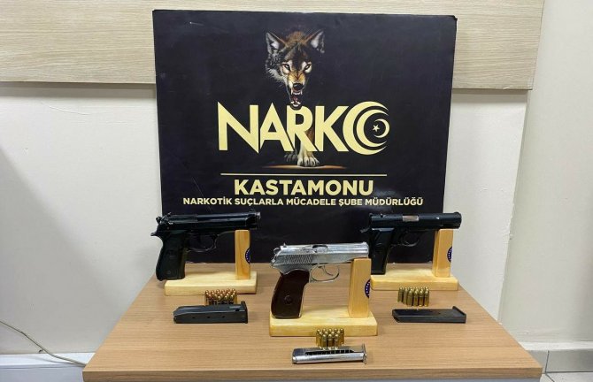 Polisin Durdurduğu Aracın Stepne Bölümünden Ruhsatsız Tabanca Çıktı: 1 Gözaltı