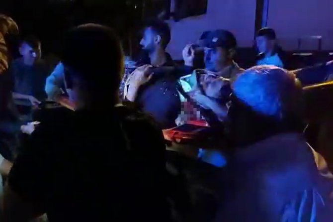 Bursa’da Motosiklet Yayaya Çarptı, Hem Yaya Hem Sürücü Yaralandı