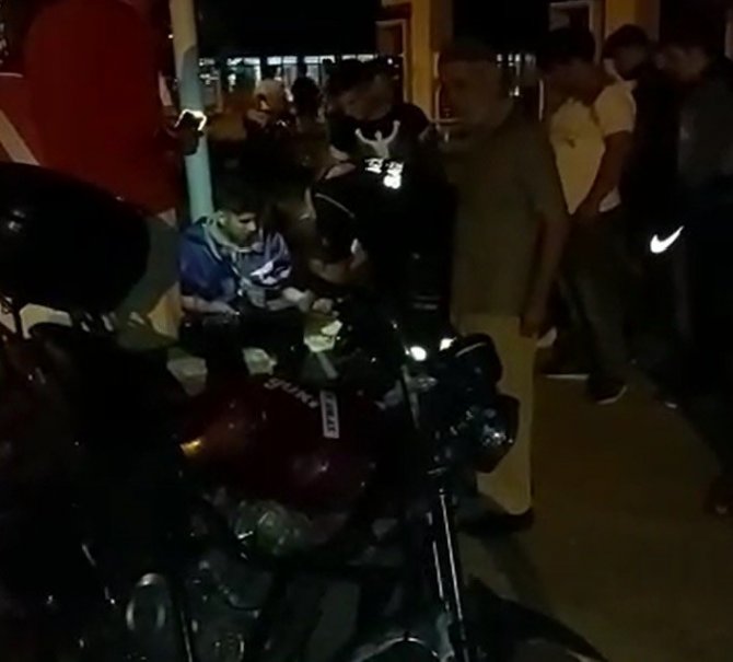Bursa’da Motosiklet Yayaya Çarptı, Hem Yaya Hem Sürücü Yaralandı