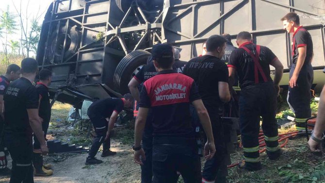 Kırklareli’ndeki Kazada İlk Belirlemelere Göre 6 Kişi Hayatını Kaybetti, 25 Kişi Yaralandı