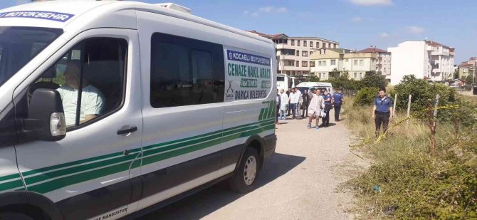 Sokak Ortasında Başından Vurulmuş Erkek Cesedi Bulundu